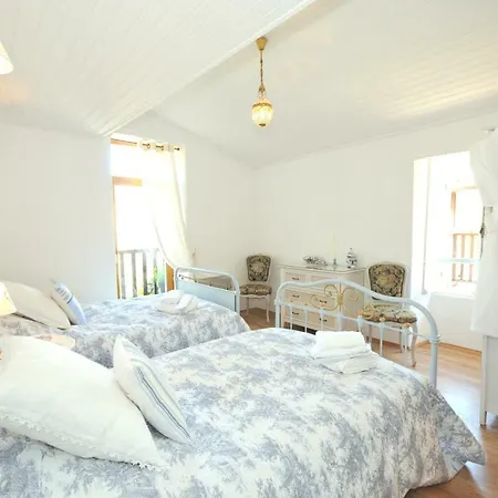 52 Bed & Breakfast *