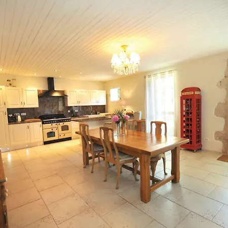 52 Bed & Breakfast *